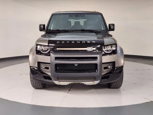 Used 2024 Silicon Silver Premium Metallic Land Rover X image 9