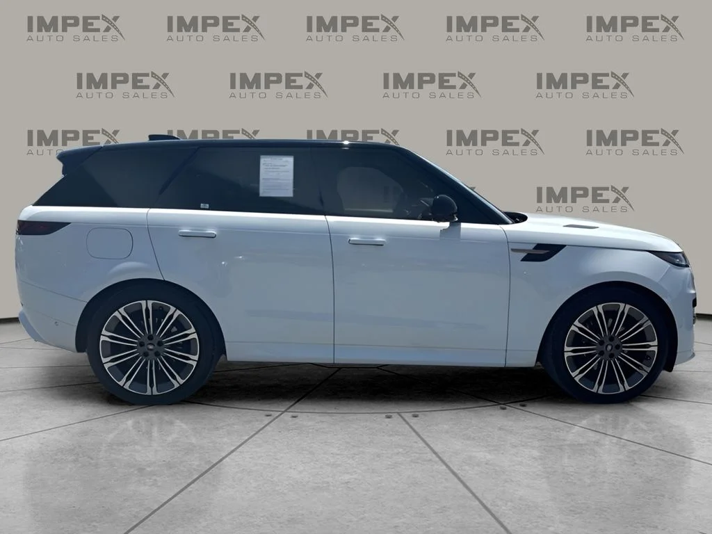 Used 2024 White Land Rover Dynamic SE image 6