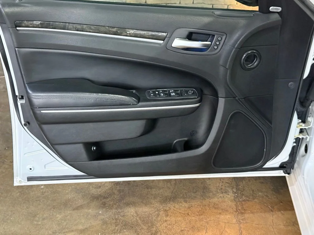Used 2011 Ivory Chrysler Base image 11