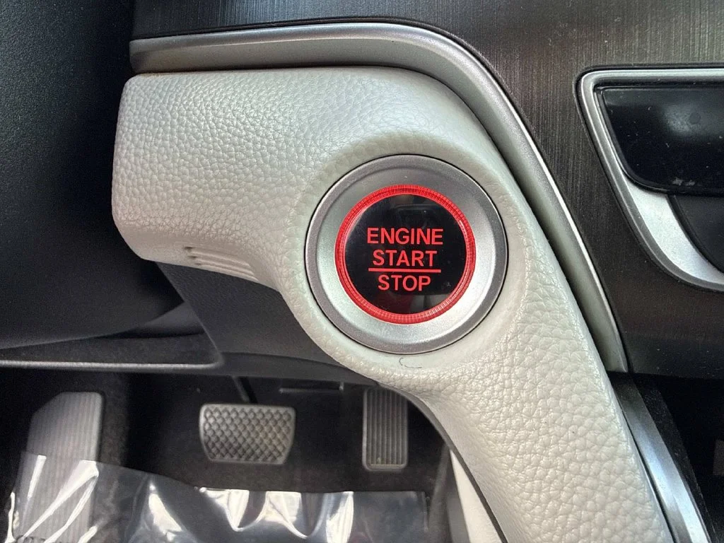 Used 2020  Honda LX image 32