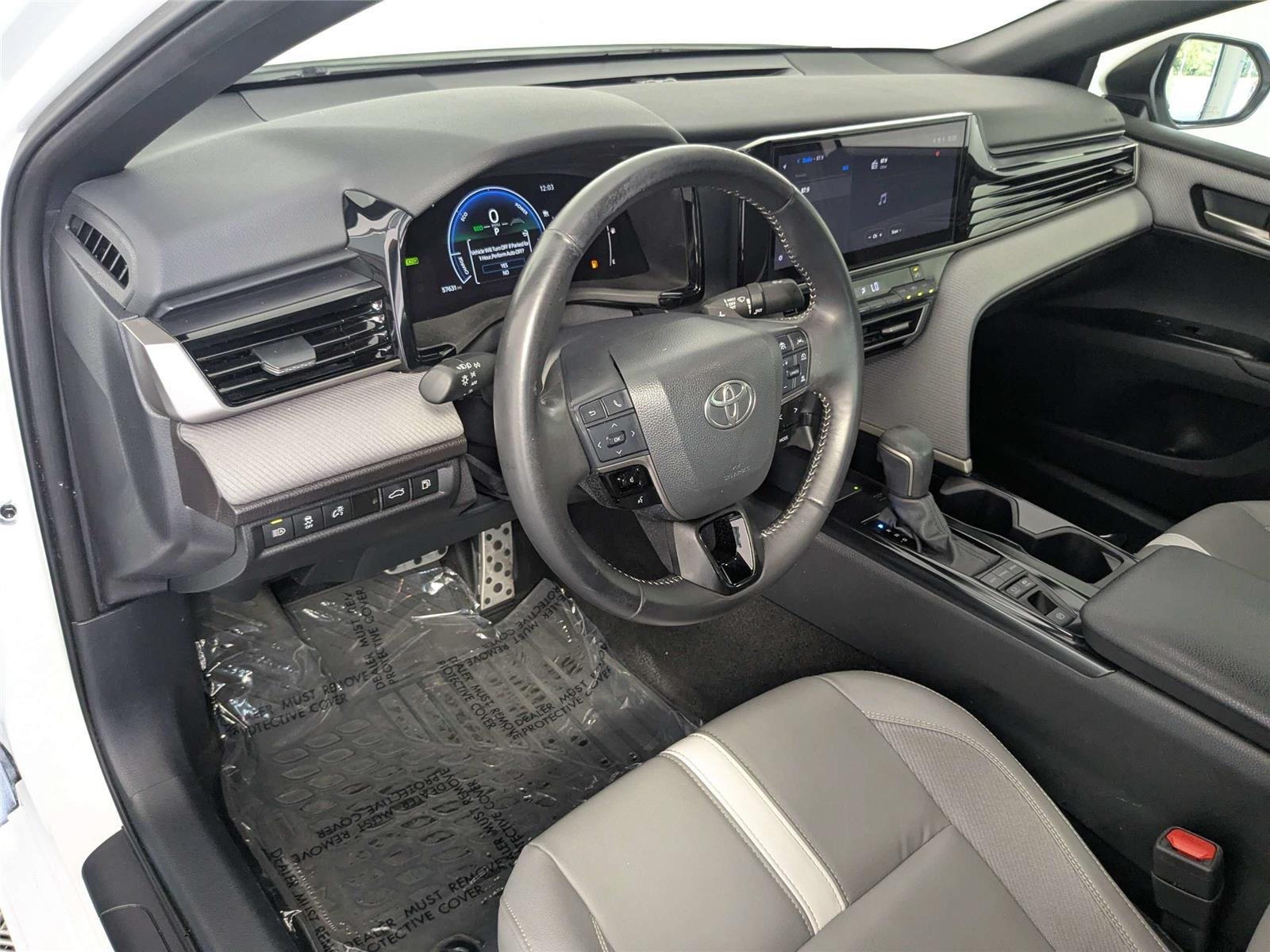 Used 2025 Ice Cap Toyota SE image 11