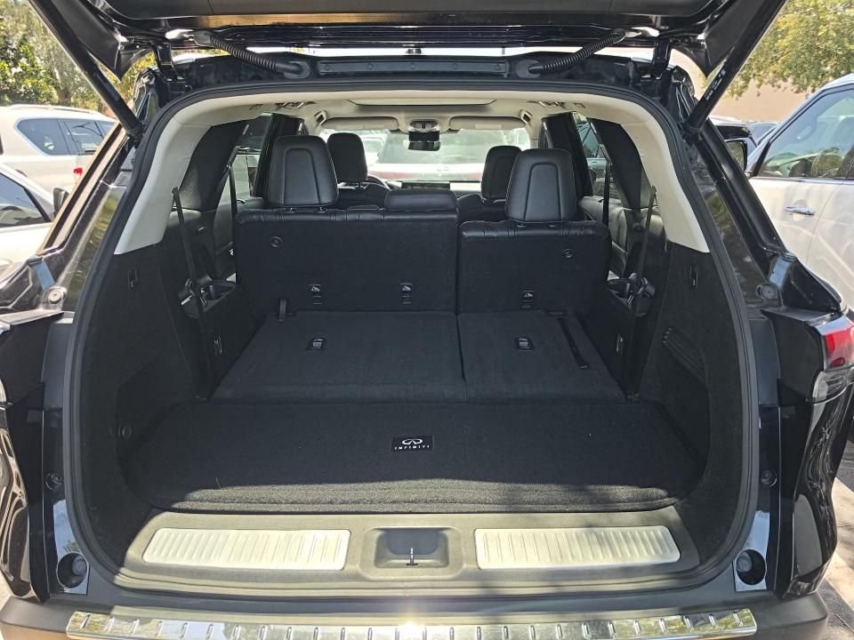 Certified Used 2023 Black INFINITI LUXE image 9