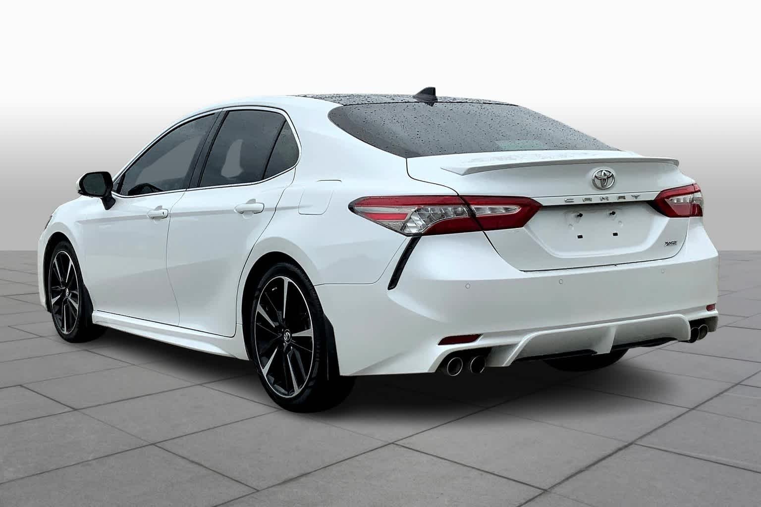 Used 2018 Wind Chill Pearl Toyota XSE V6 image 11