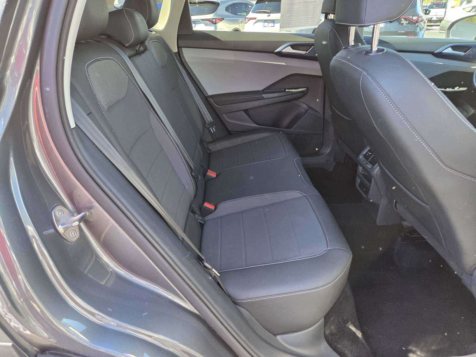 Used 2024  Volkswagen SE image 18