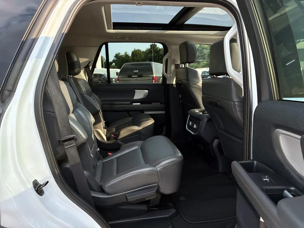 Used 2025 Oxford White Ford Active image 10