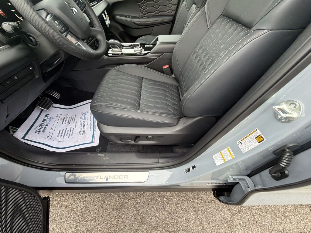 New 2026 Gray Mitsubishi SEL image 12