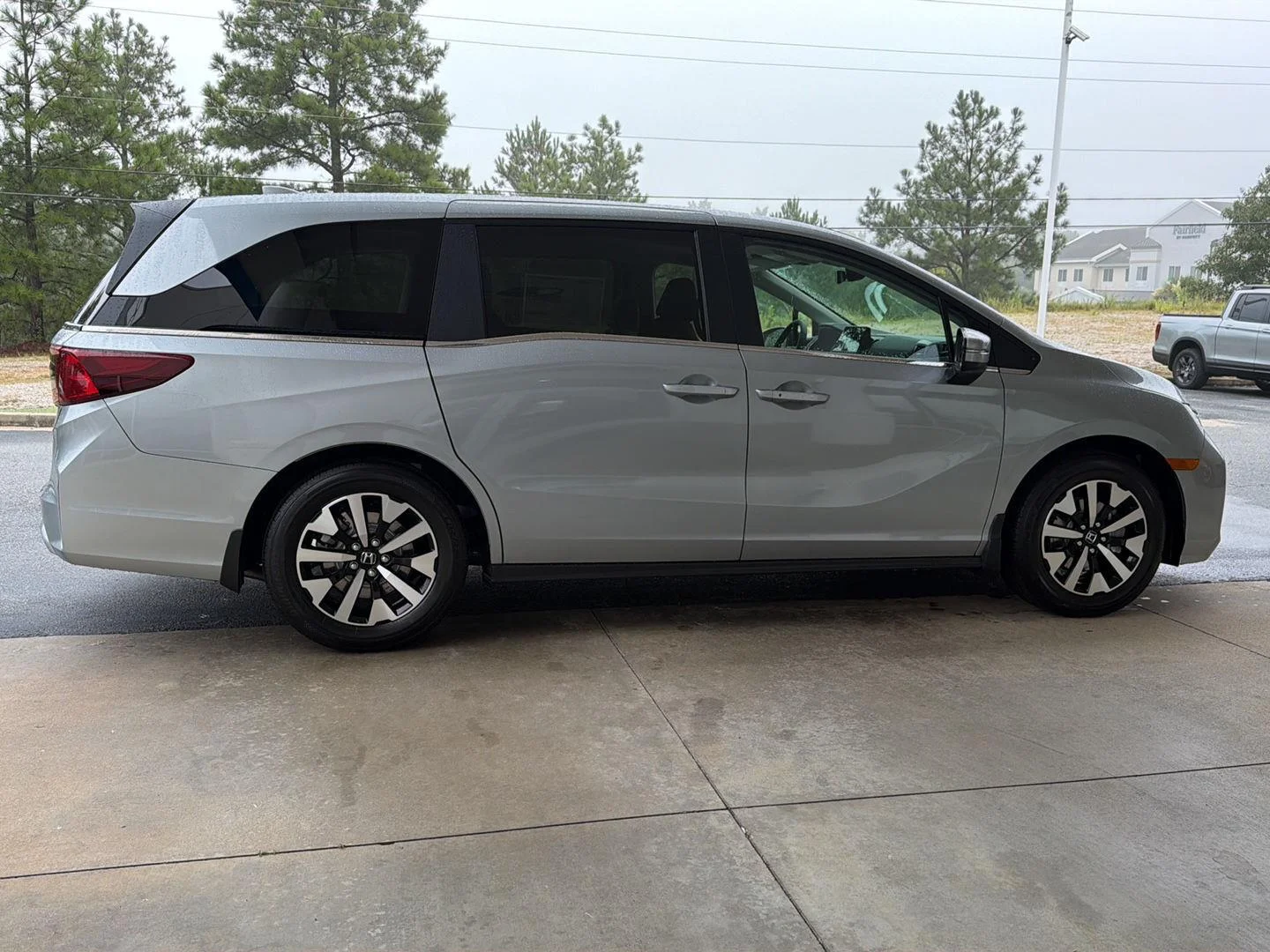 New 2026 Solar Silver Metallic Honda EX-L image 7