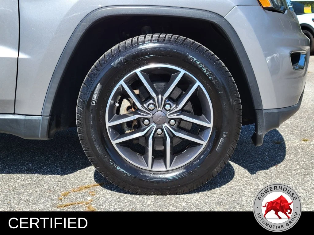 Used 2019 Silver Jeep Limited image 12