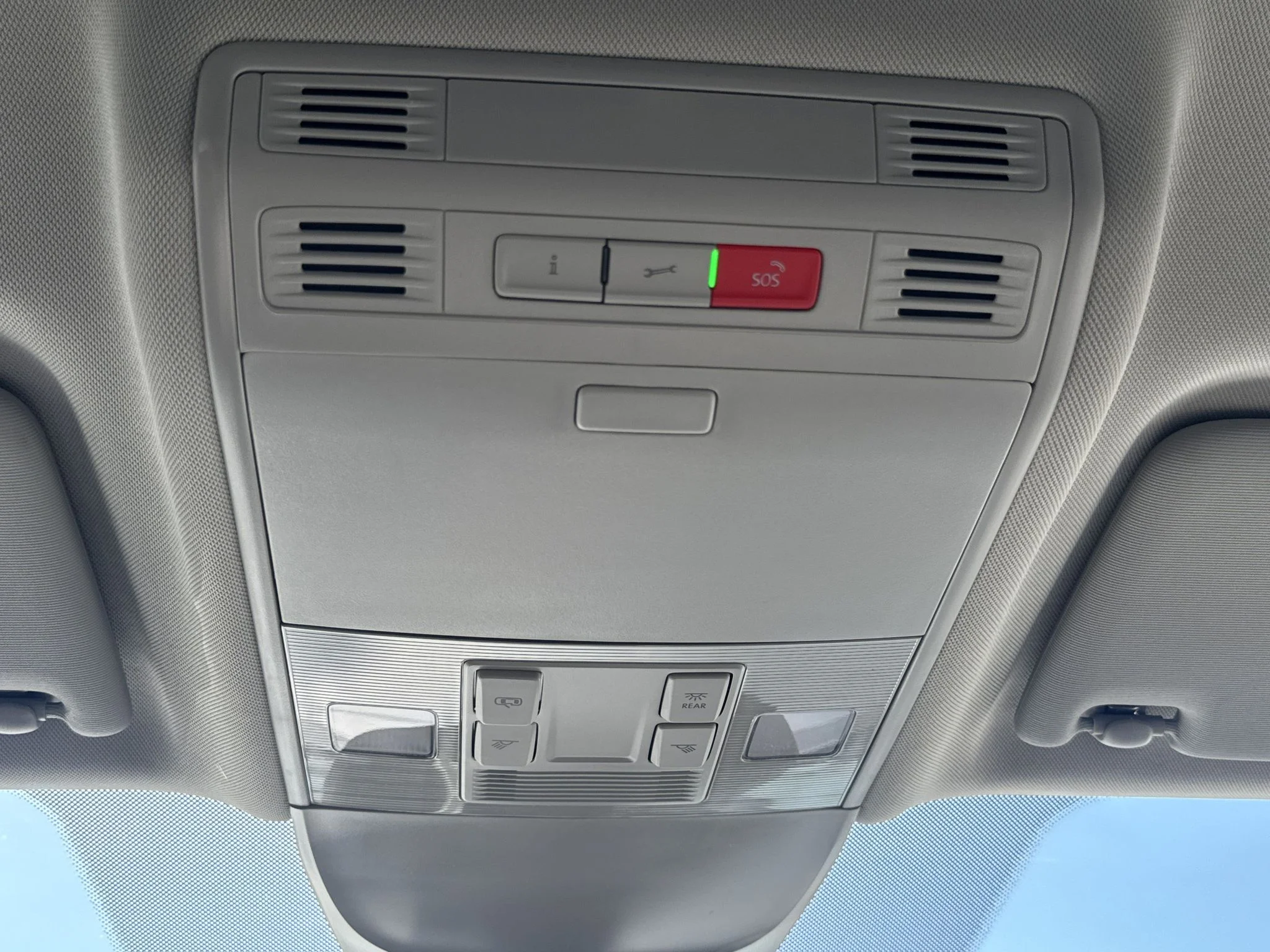 New 2027 Monument Gray Volkswagen SE image 29
