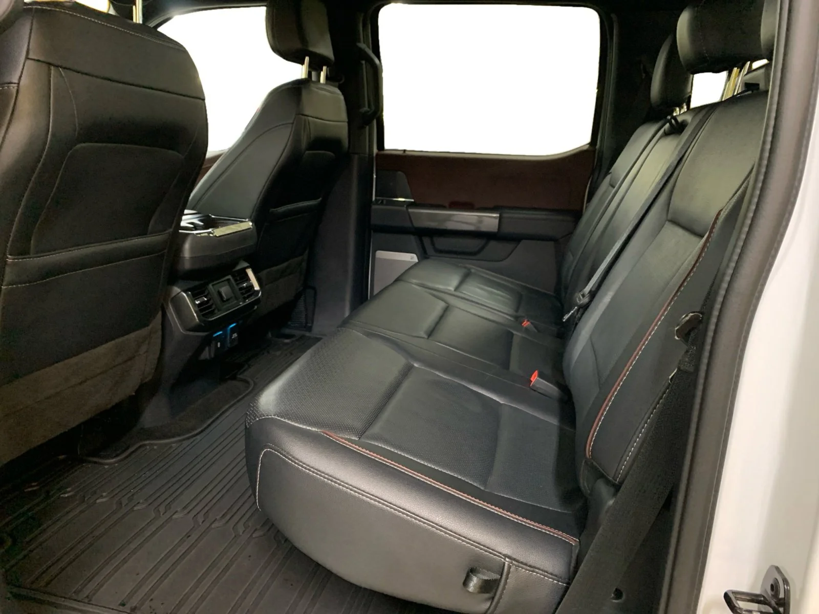 Used 2022 White Ford Lariat SuperCrew image 16
