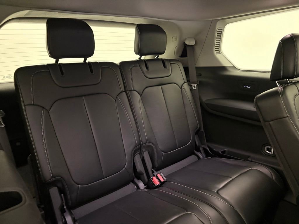 Used 2021 White Jeep Limited 4x4 image 39