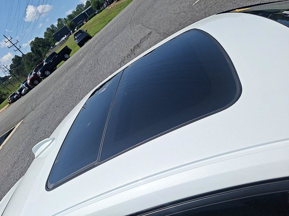 Used 2020 Crystal White Pearl Metallic Volvo Momentum image 28