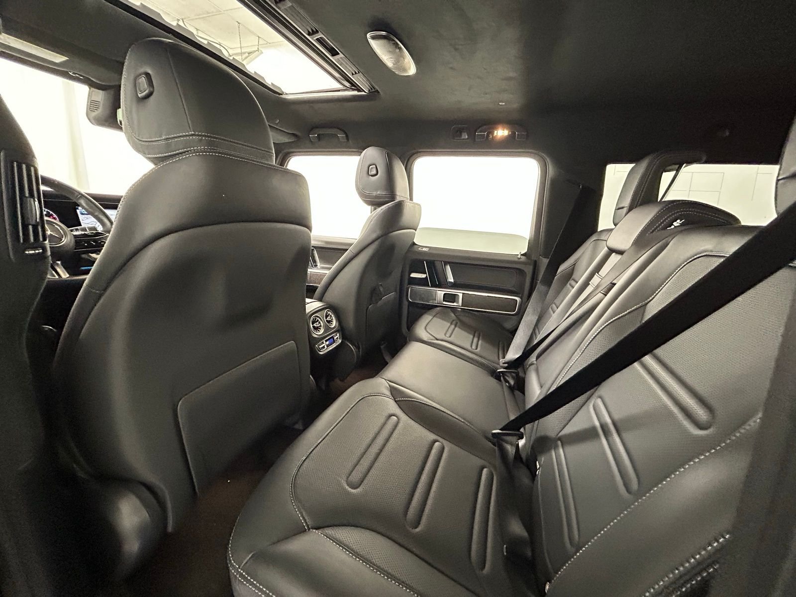 Used 2025 Obsidian Black Metallic Mercedes-Benz G 550 image 36