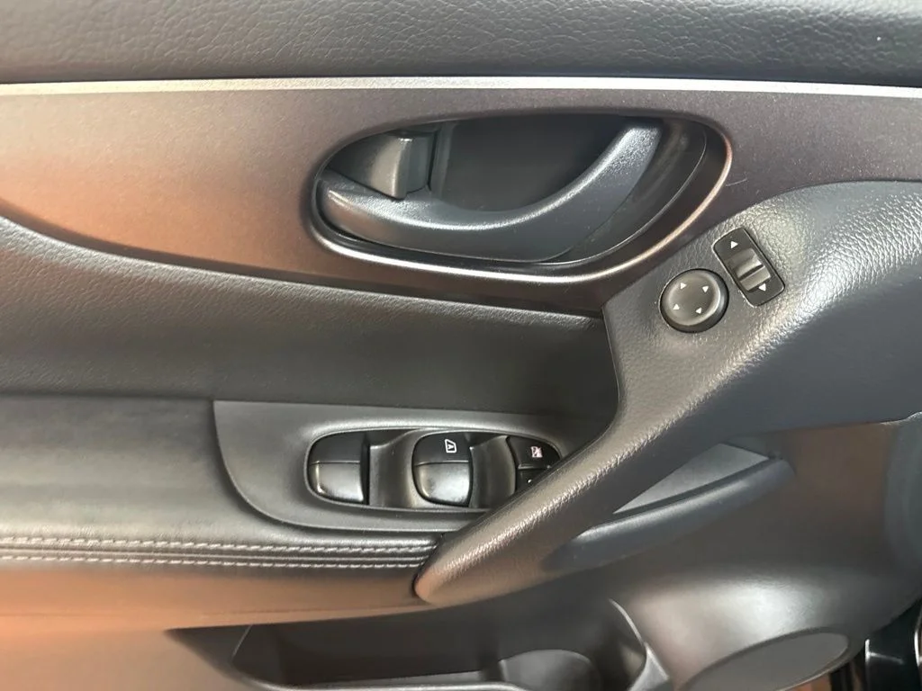 Used 2020 Black Nissan S image 21