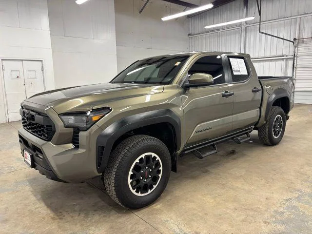 Used 2024 OXIDE BRONZE ME. Toyota  image 3