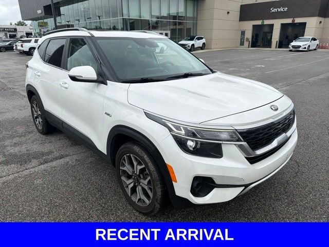 Used 2021 White Kia EX image 1