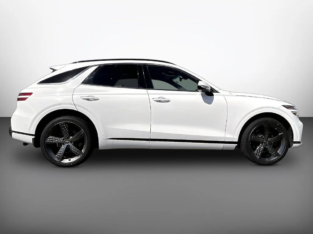Used 2023 White Genesis 2.5T image 8