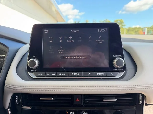 Used 2021 Blue Nissan SL image 19
