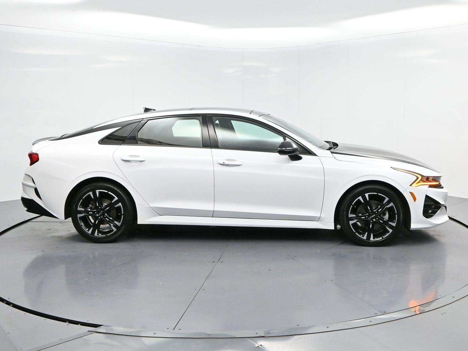 Used 2022 Glacial White Pearl Kia GT-Line image 8