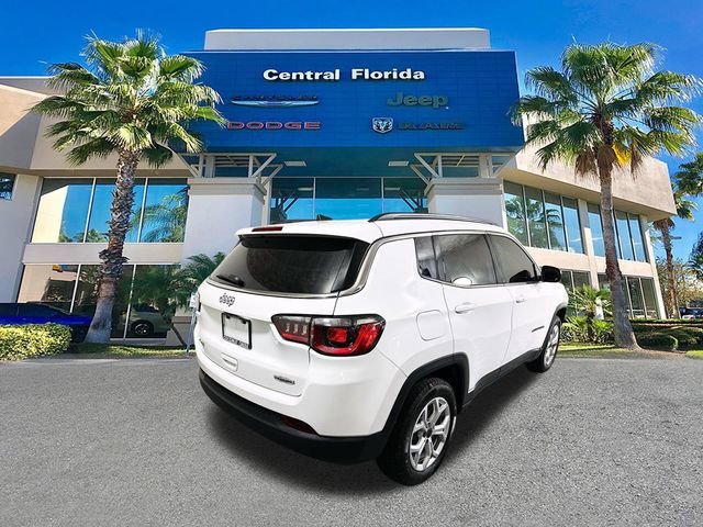 Used 2025 White Jeep Latitude image 3