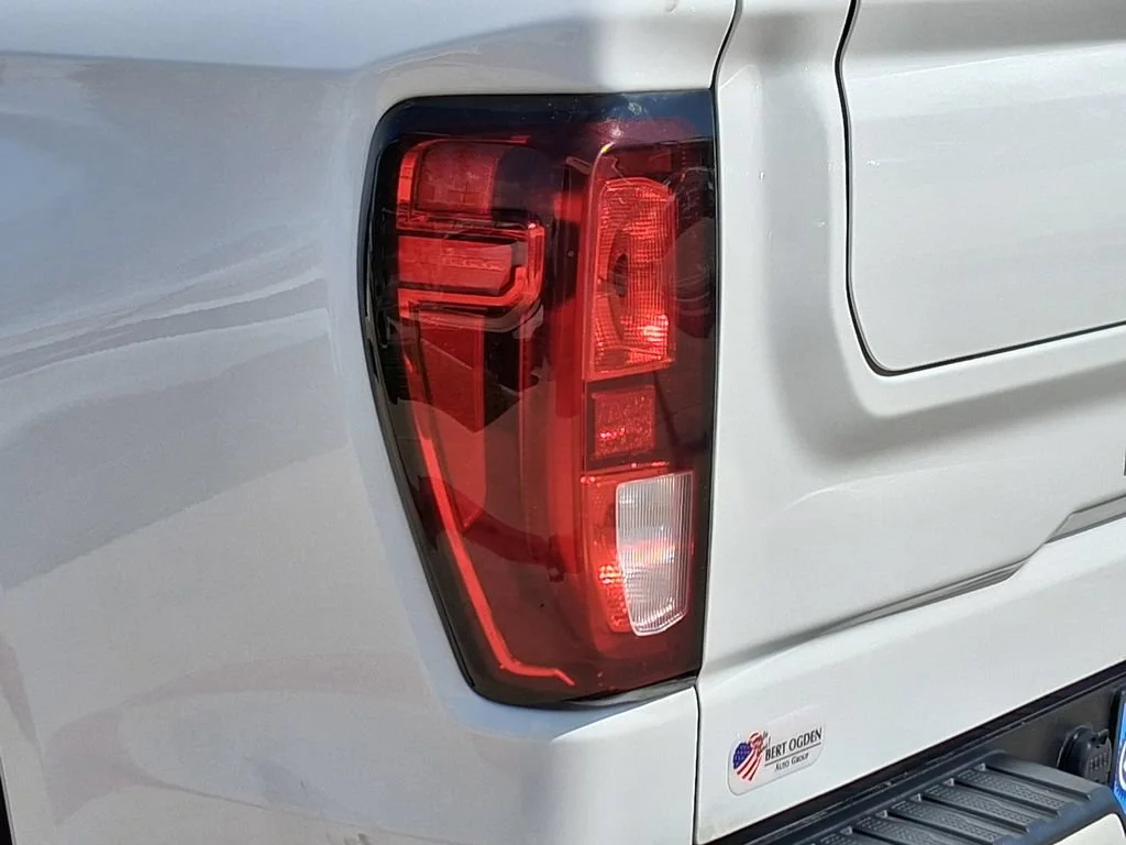 Used 2025 Summit White GMC Elevation image 9