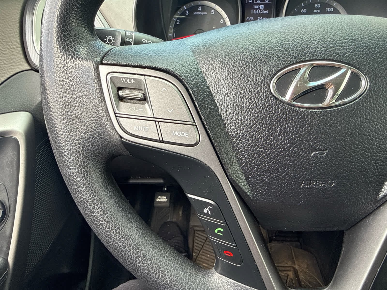Used 2015 Sparkling Silver Hyundai  image 7