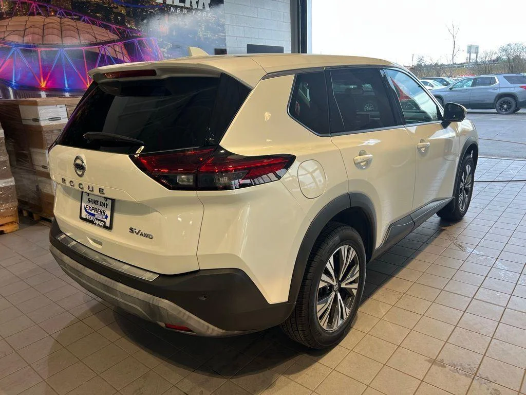 Used 2021 Pearl White Nissan SV image 12