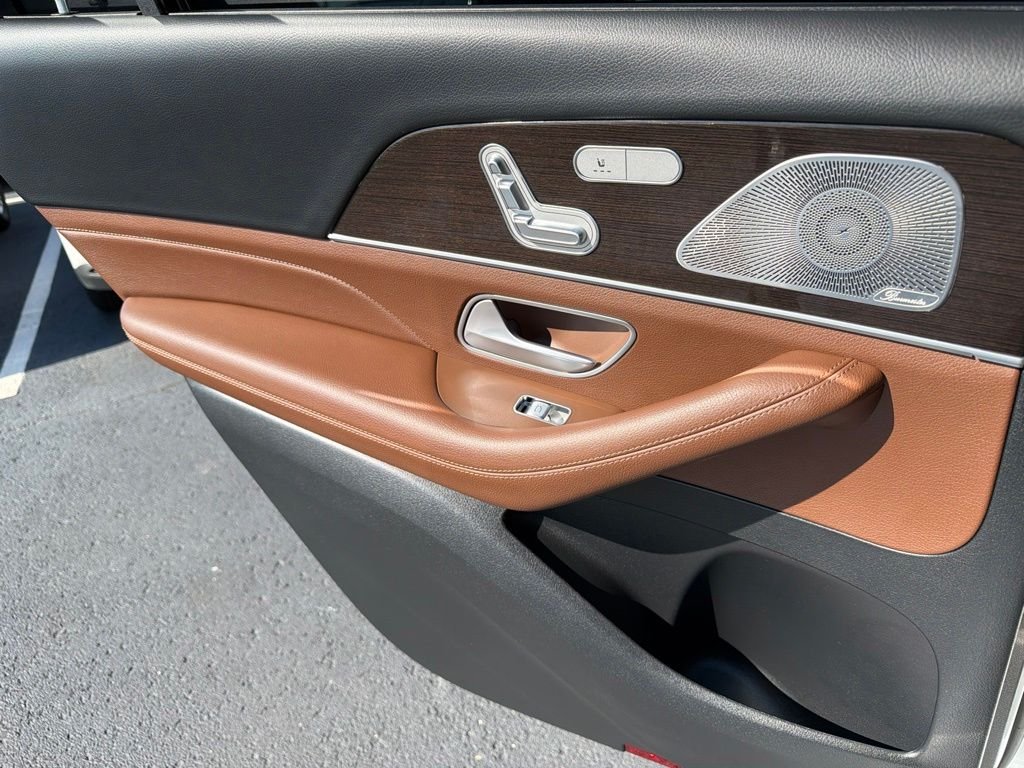 Used 2025  Mercedes-Benz GLS 450 image 12