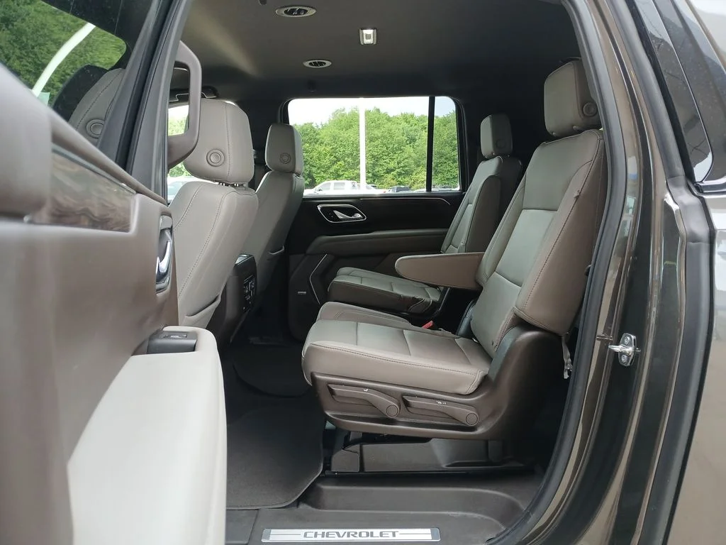 Used 2021 Gray Chevrolet Z71 image 26