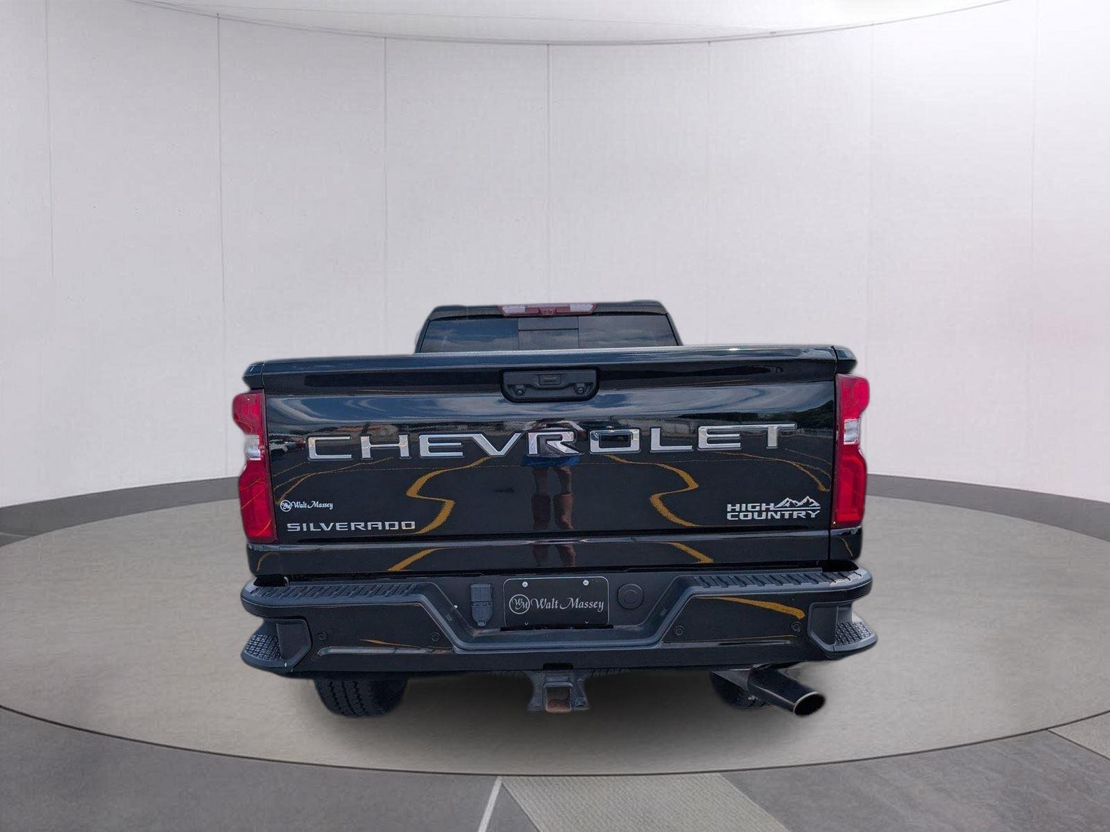 Used 2024 Black Chevrolet High Country image 4