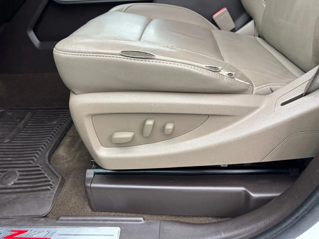 Used 2015 White Chevrolet LTZ image 23