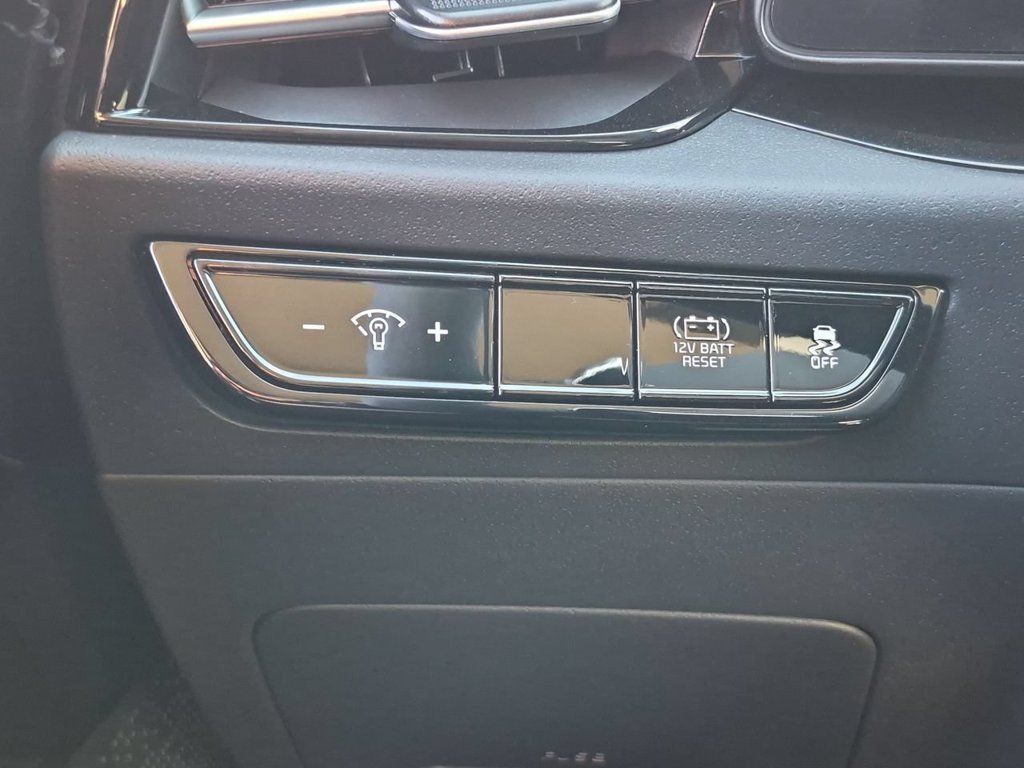 New 2026 Snow White Pearl Kia EX image 18