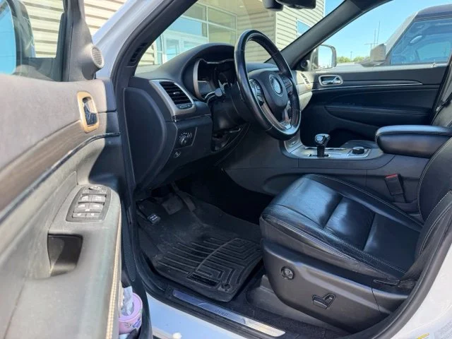 Used 2015 Bright White Clearcoat Jeep Limited image 19