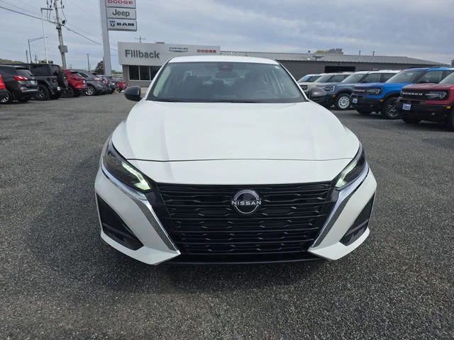 Used 2025 Glacier White Nissan 2.5 SV image 12