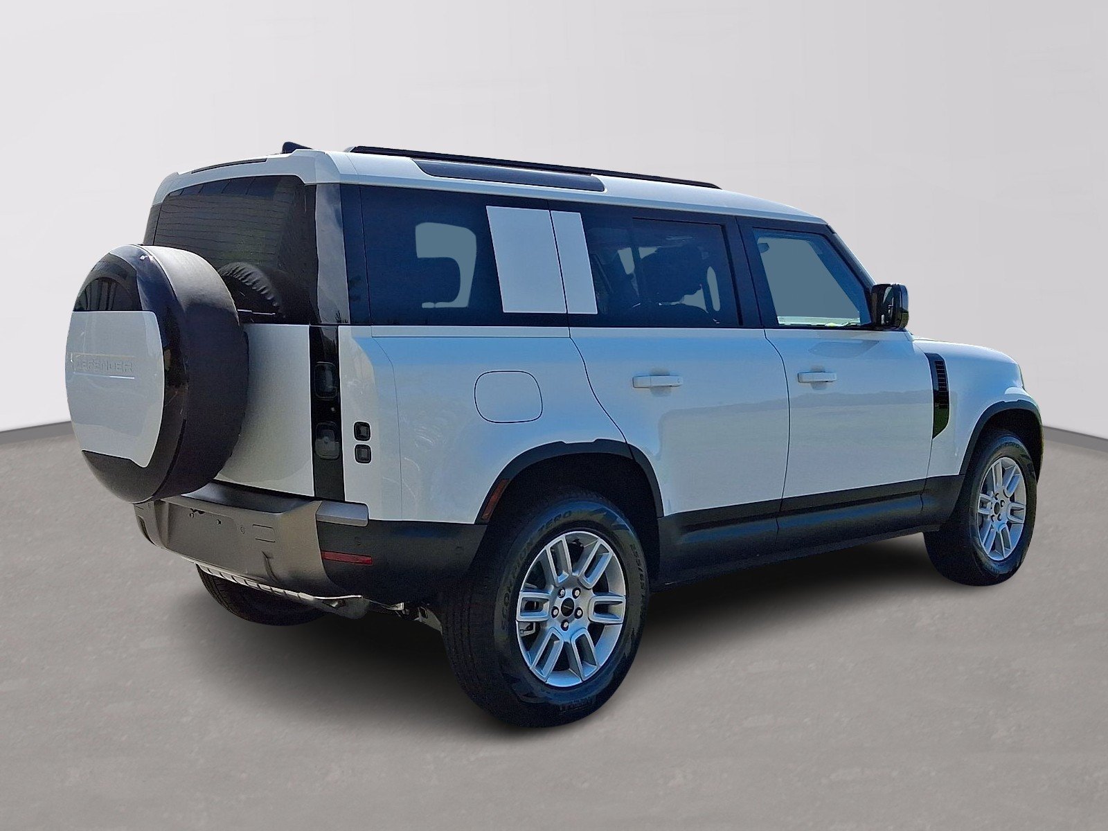 New 2026 Fuji White Land Rover  image 3
