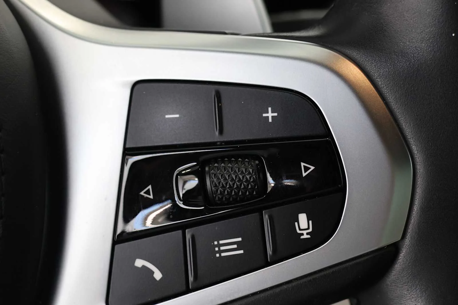 Used 2020 Dark Graphite Metallic BMW M550i xDrive image 25