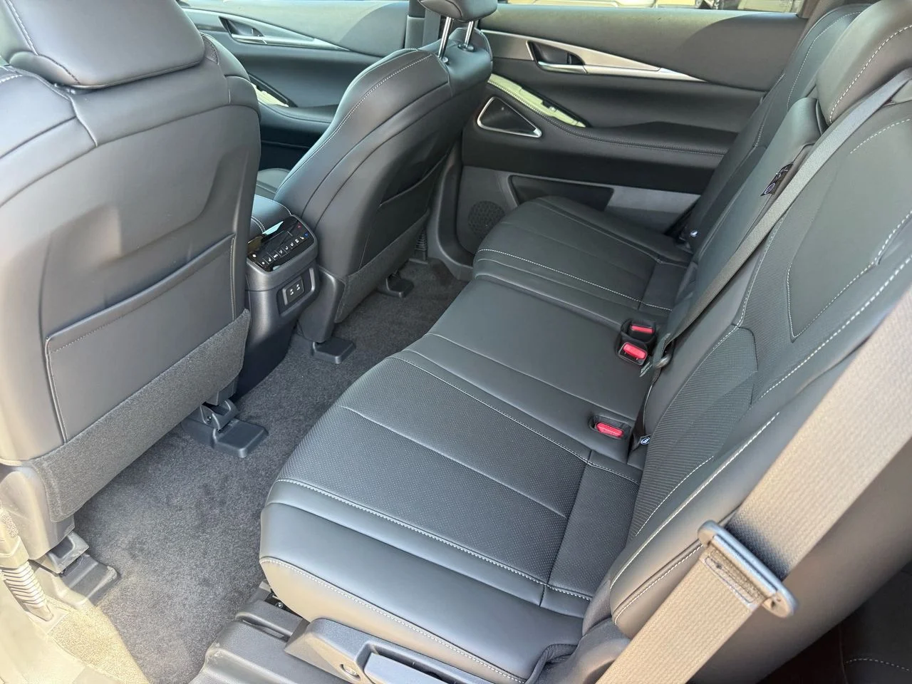 New 2027 MINERAL BLACK INFINITI Luxe FWD image 26