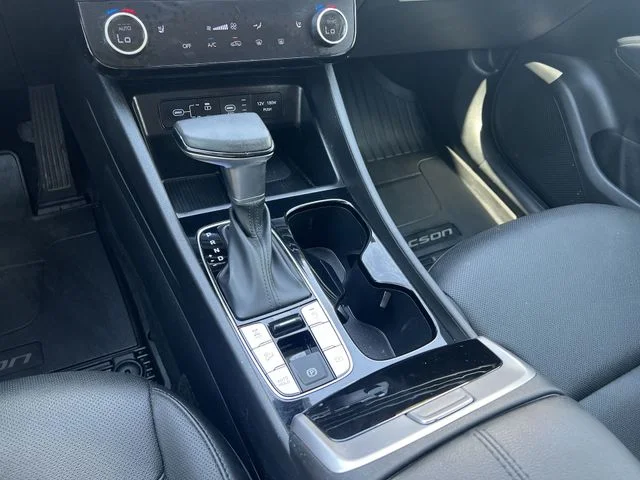 Used 2025 White Hyundai SEL Convenience image 26