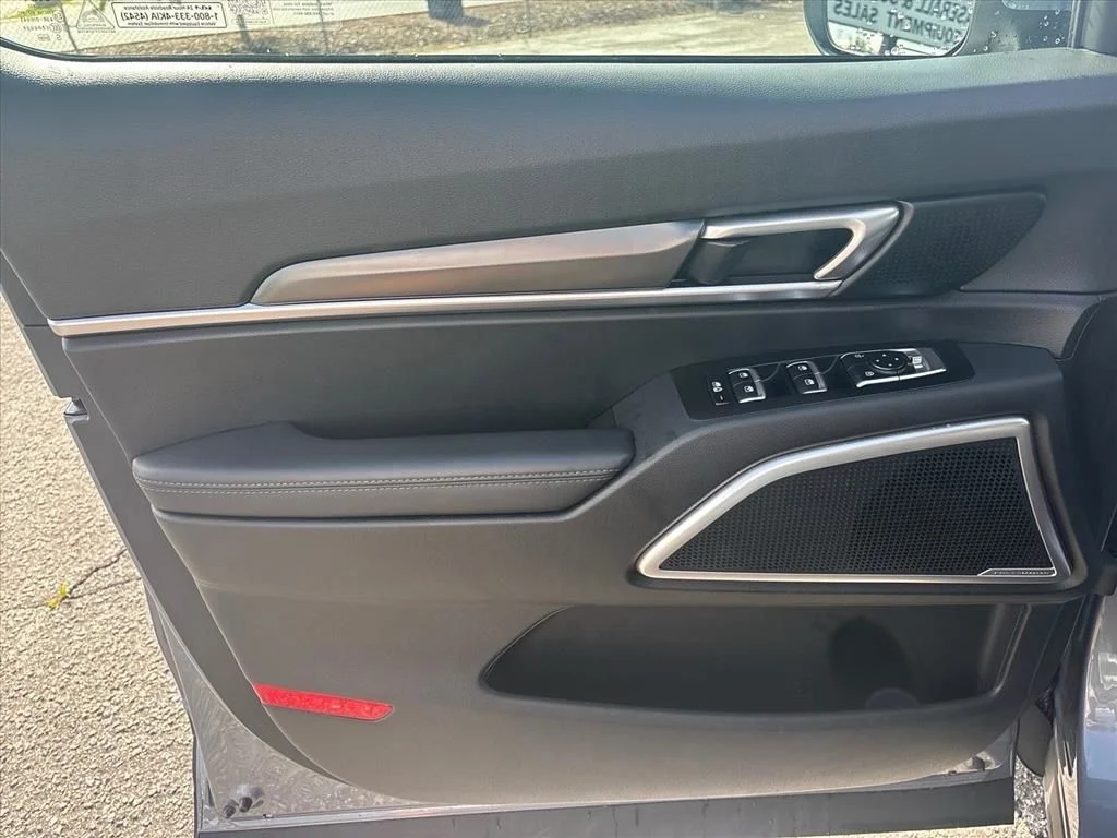 Used 2025 Silver Kia S image 11