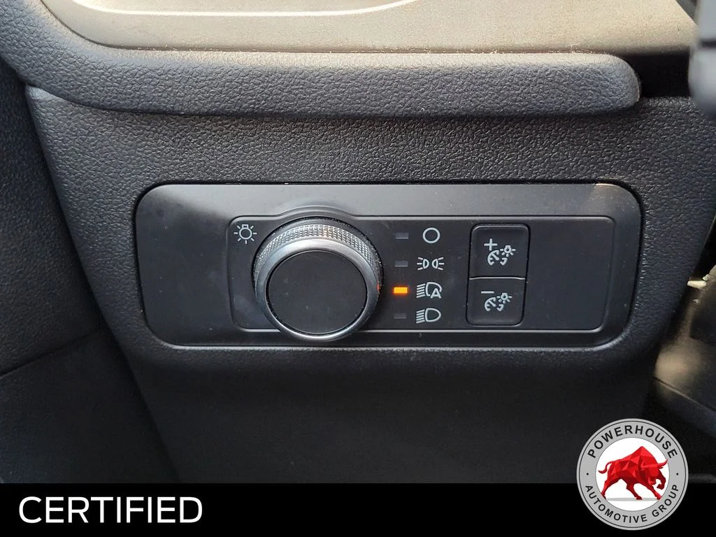 Used 2020 Silver Ford SE image 29