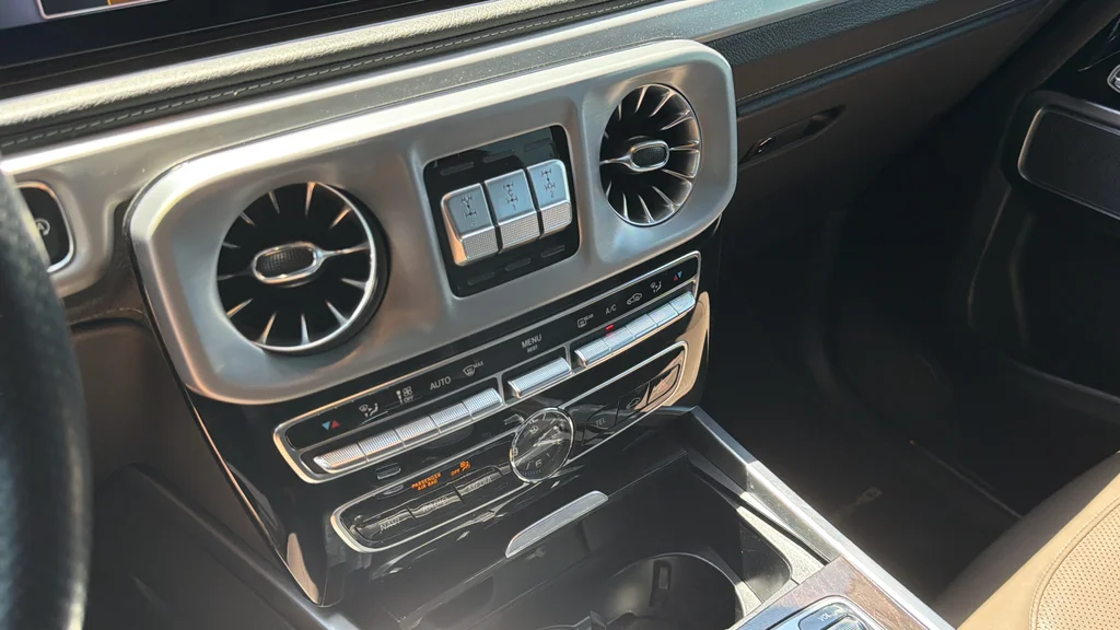 Used 2022 White Mercedes-Benz G 550 image 27