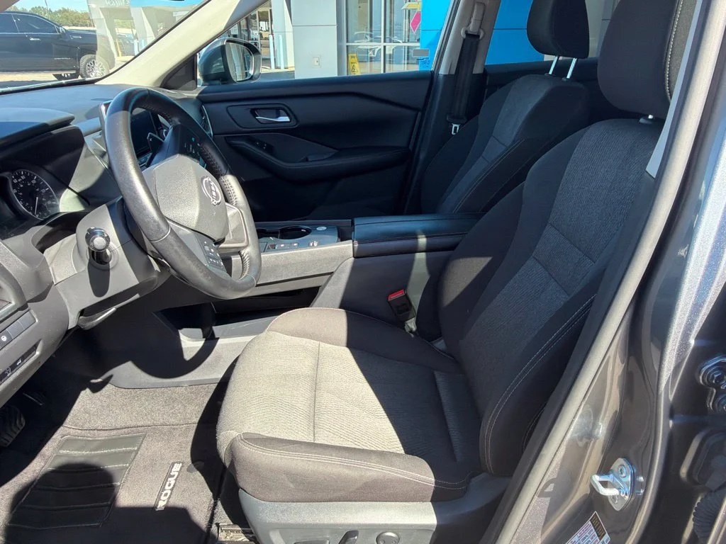 Used 2025 Gray Nissan SV image 27