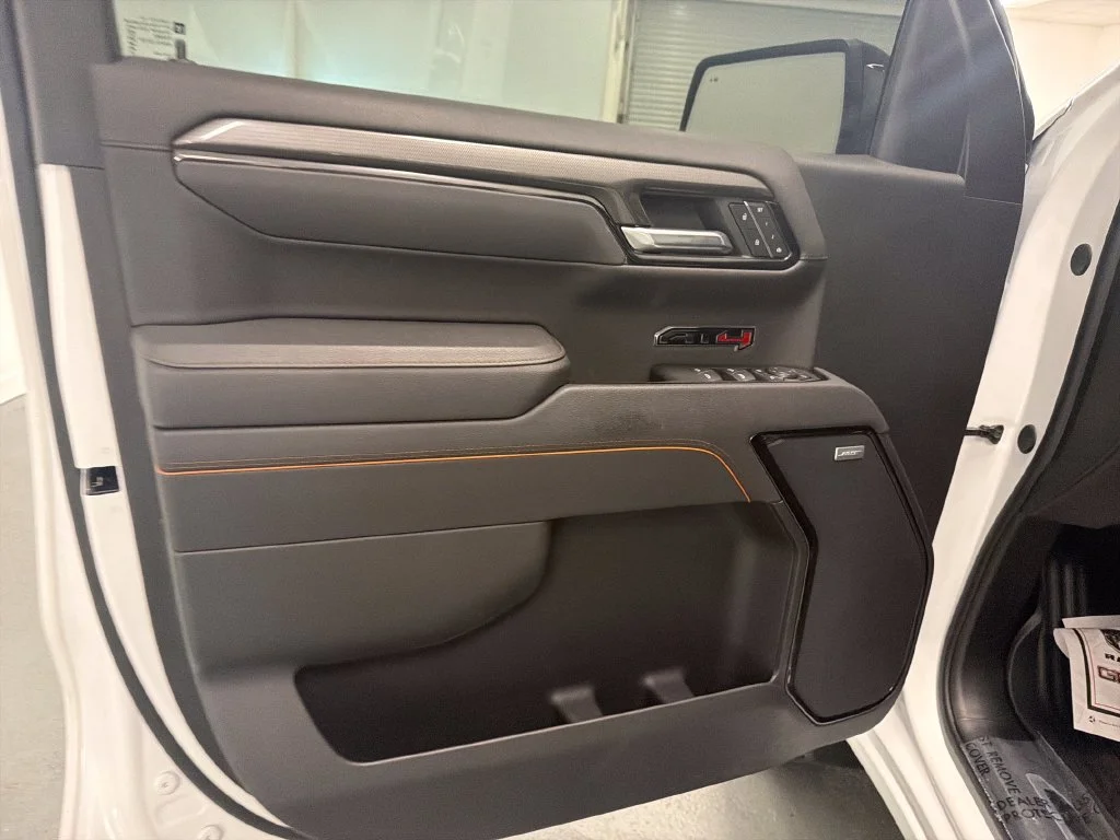 Used 2025 White GMC AT4 image 13