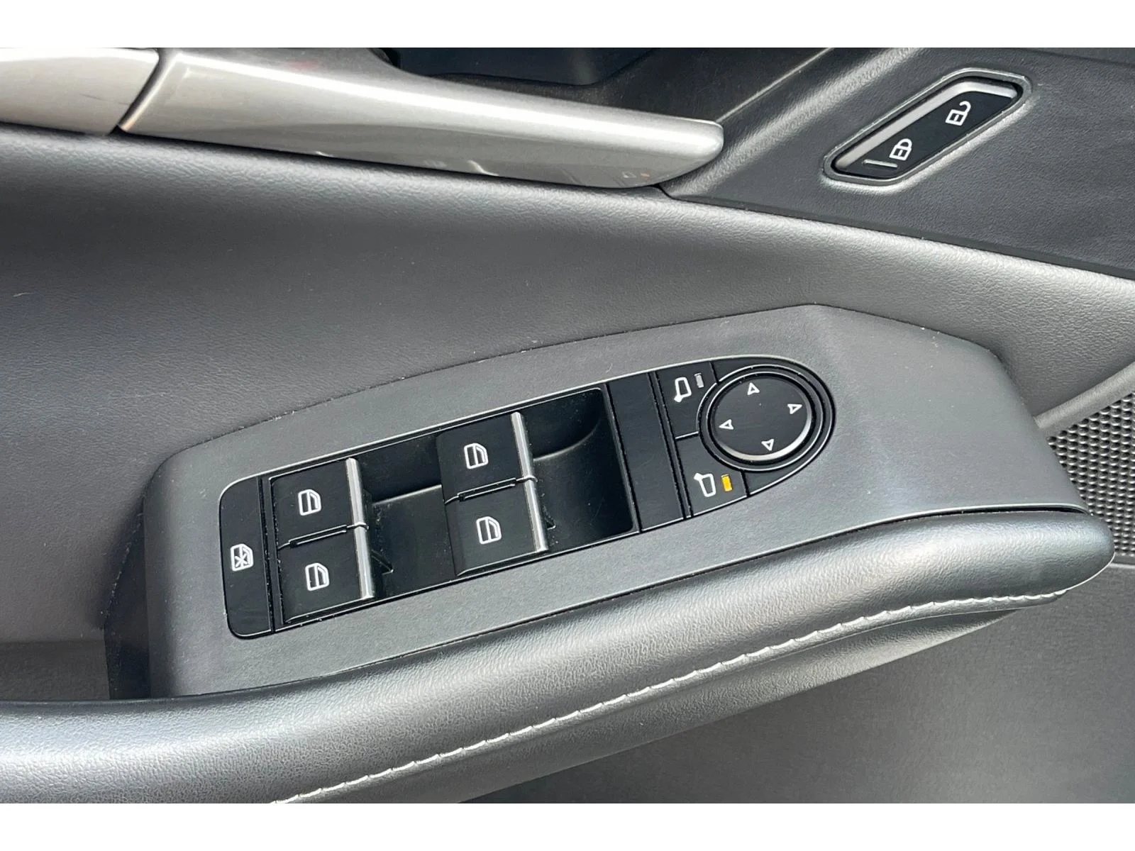 Used 2023 SNOWFLAKE WHITE P Mazda 2.5 S Select Package image 13