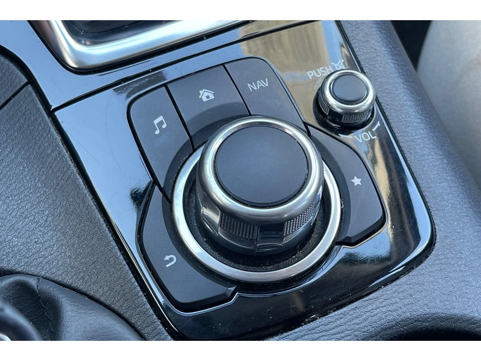 Used 2016 Titanium Flash Mica Mazda i Touring image 31