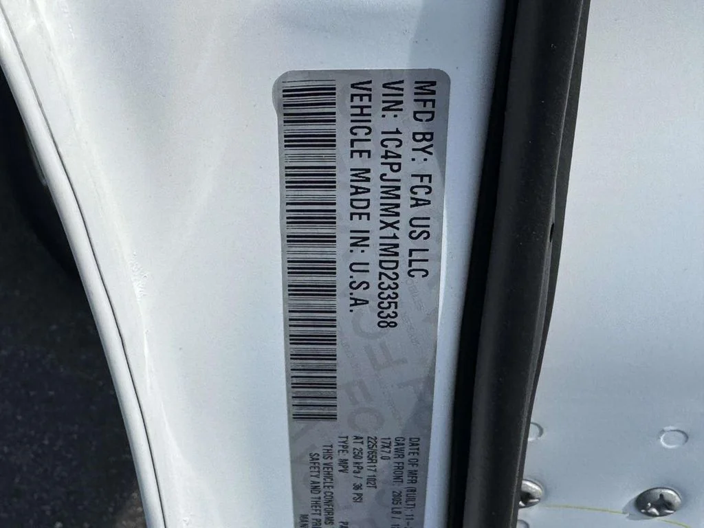 Used 2021 Bright White Clearcoat Jeep Latitude Lux image 30