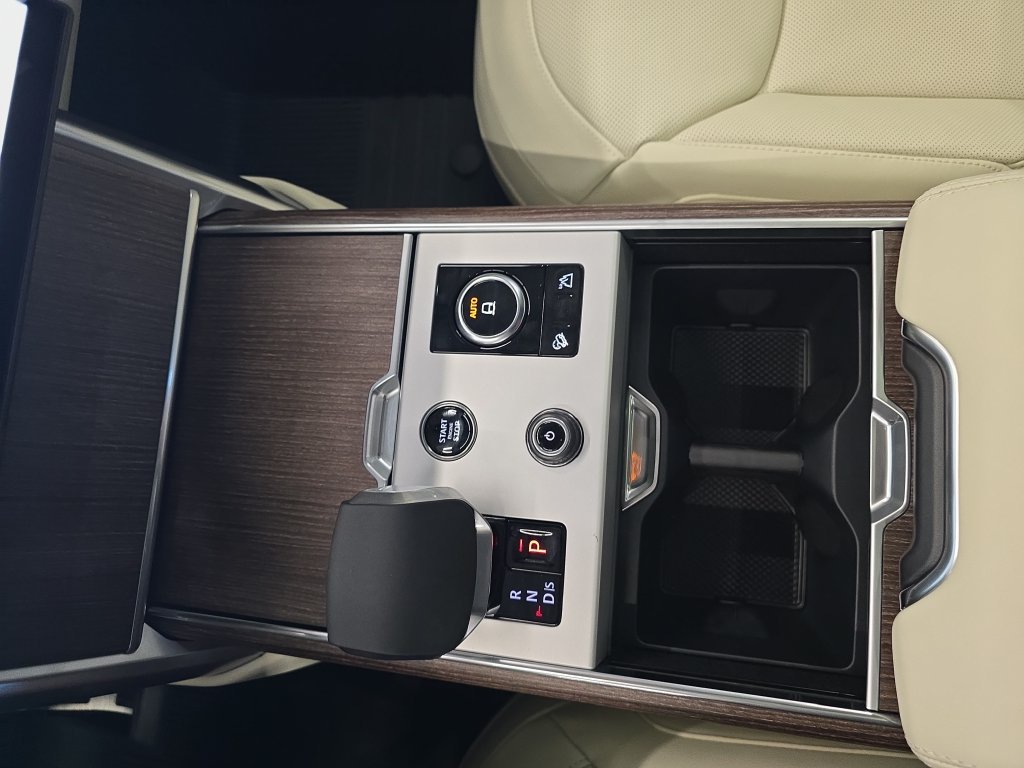 New 2027 Carpathian Grey Land Rover SE image 18