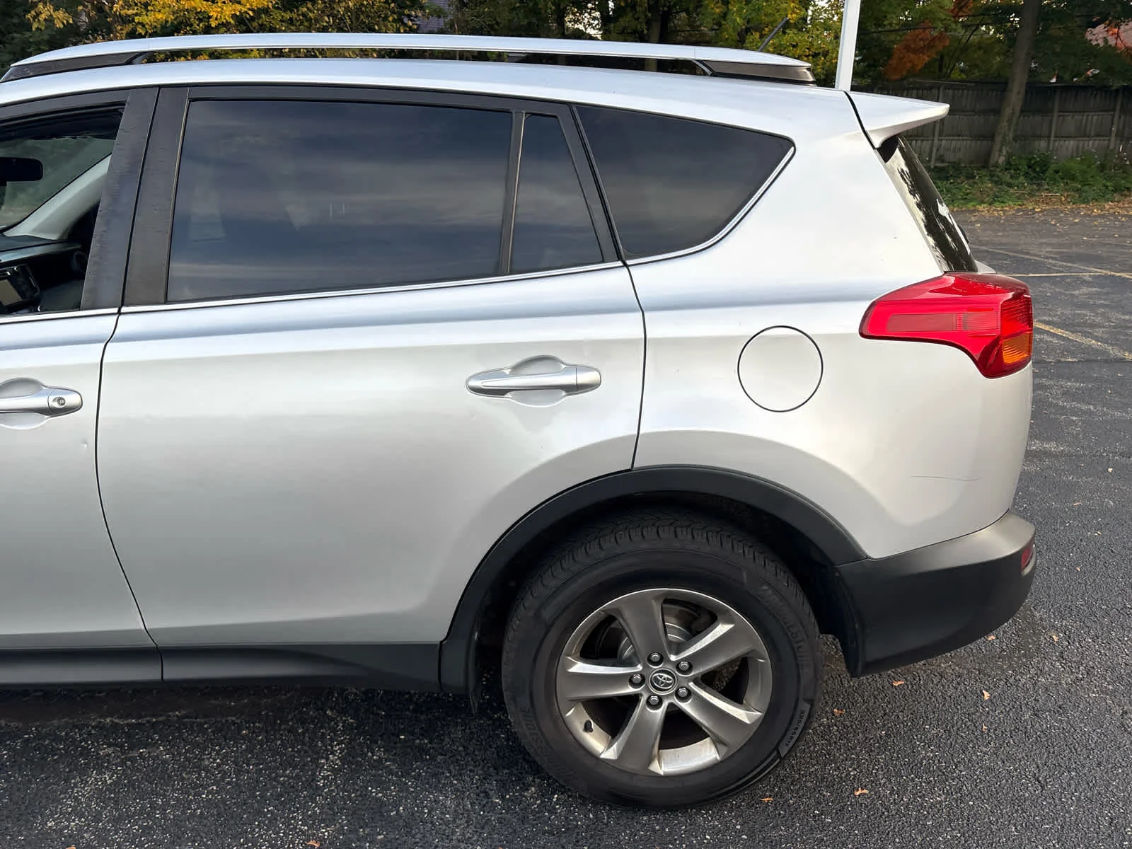 Used 2015 Classic Silver Metallic Toyota XLE image 4