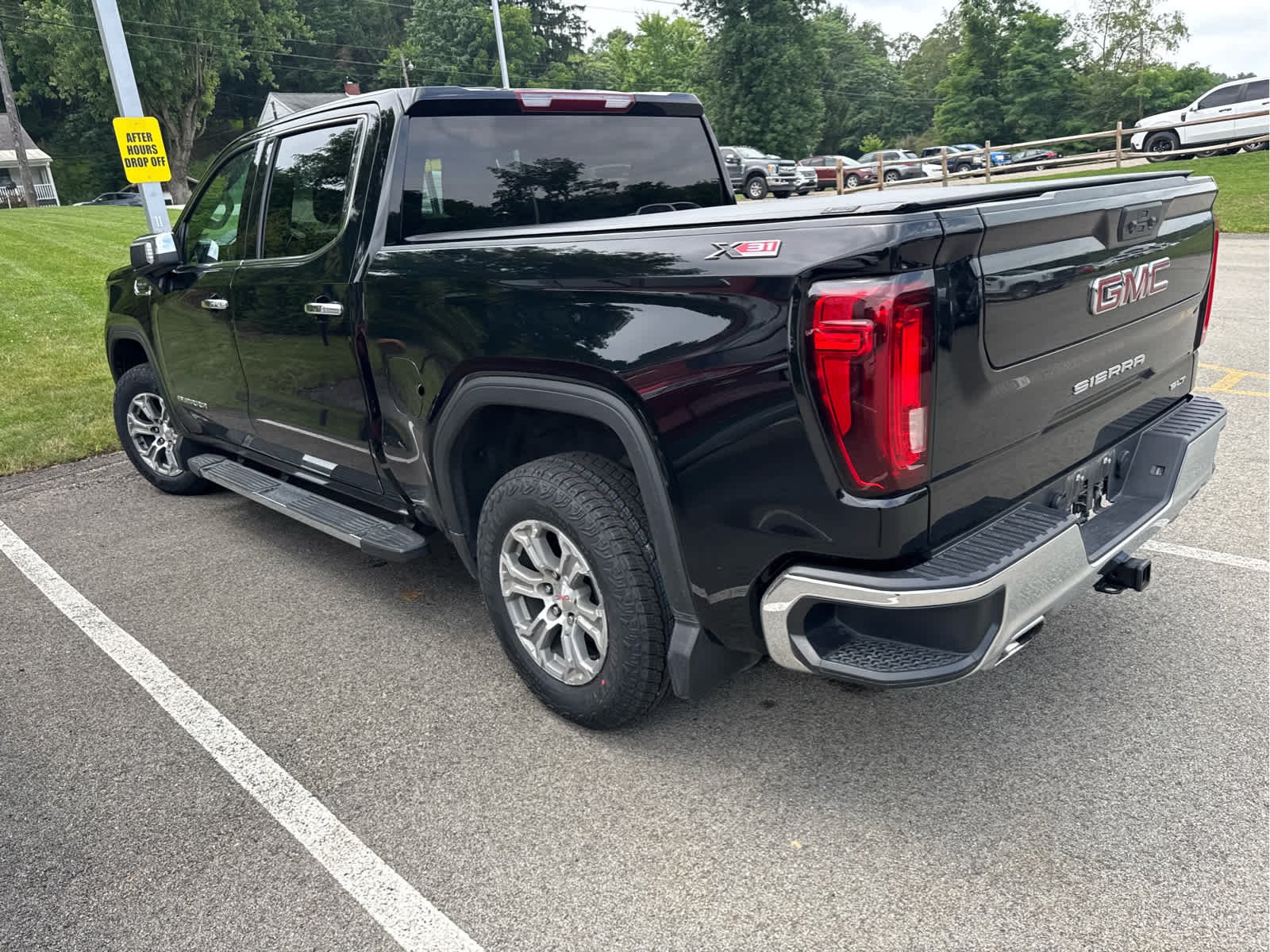Used 2024 Onyx Black GMC SLT image 6