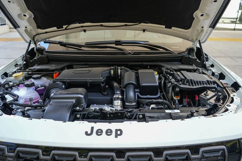 New 2026 Bright White Clearcoat Jeep Laredo image 25